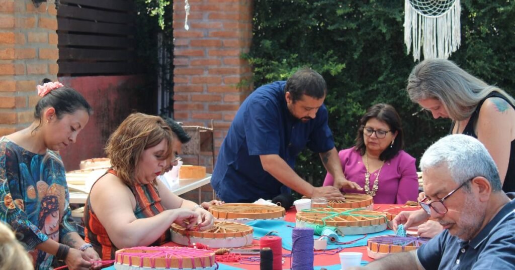 Taller de Armado de Tambor Chamánico en Chile | Experiencia Transformadora